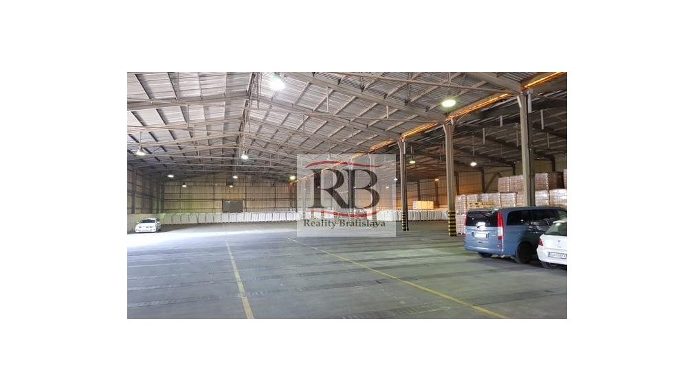 Skladová hala 3900 m2 na prenájom Trnava, Zavar