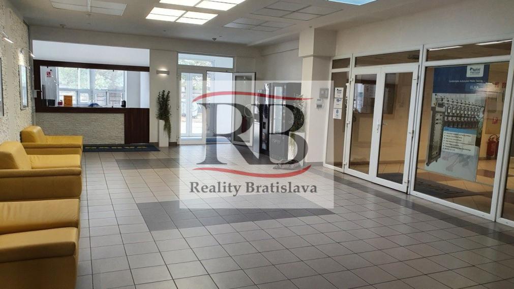 Prenájom kancelárskych a prevádzkových priestorov s parkovaním po kompletnej rekonštrukcii
