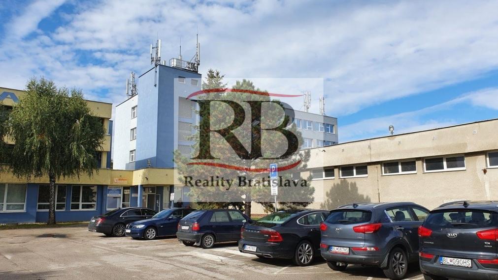 Prenájom kancelárskych a prevádzkových priestorov s parkovaním po kompletnej rekonštrukcii