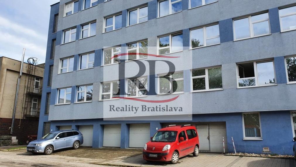 Prenájom kancelárskych a prevádzkových priestorov s parkovaním po kompletnej rekonštrukcii