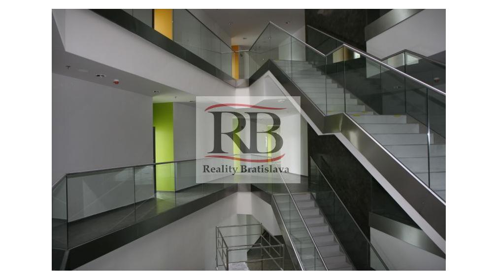 Kancelársky priestor v blízkosti letiska na prenájom