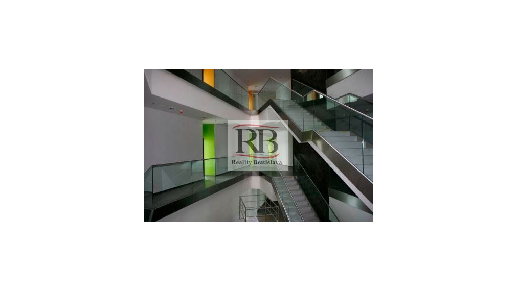 Kancelársky priestor na prenájom v blízkosti nákupného centra Avion