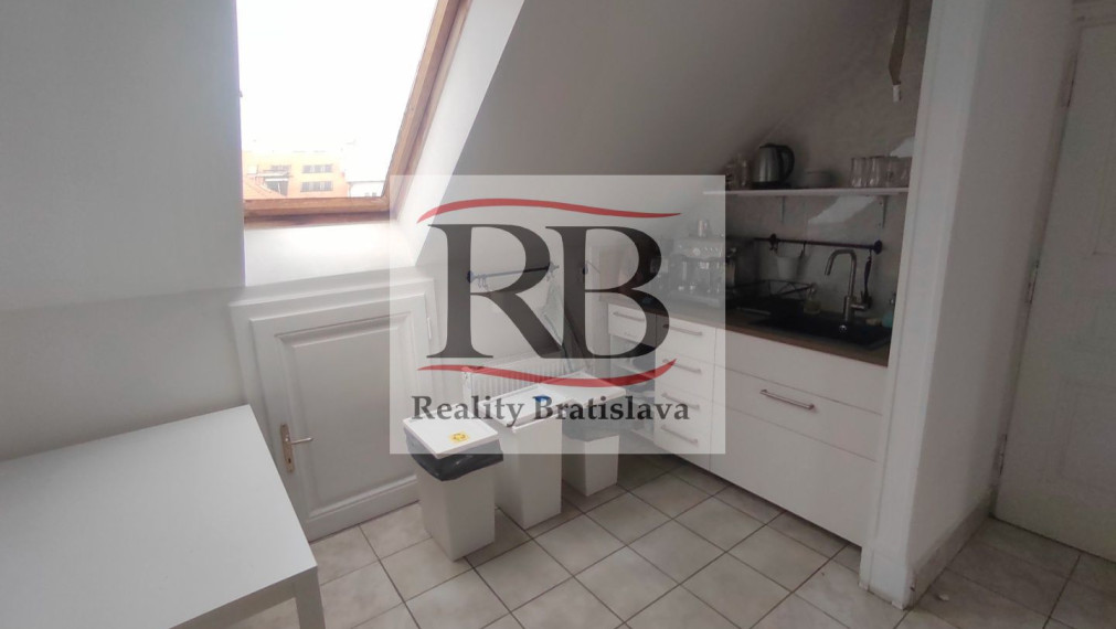 Reprezentatívne priestory na Palisádach, Tolstého, Bratislava I