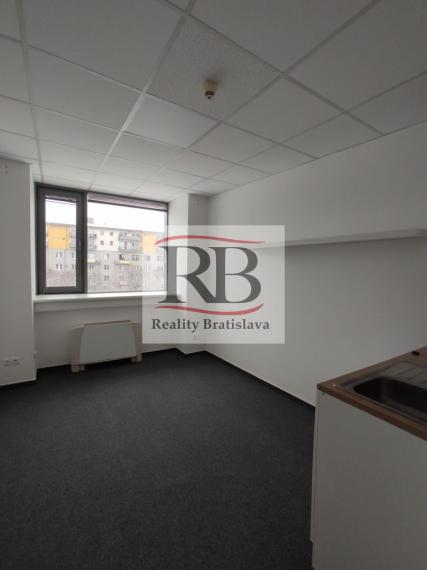 Kancelársky celok so sociálnym zázemím a parkovaním v Business Hoteli Aston, 54m2