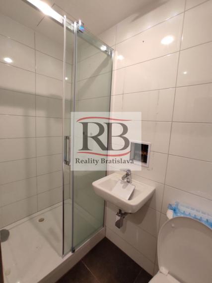 Kancelársky celok so sociálnym zázemím a parkovaním v Business Hoteli Aston, 54m2