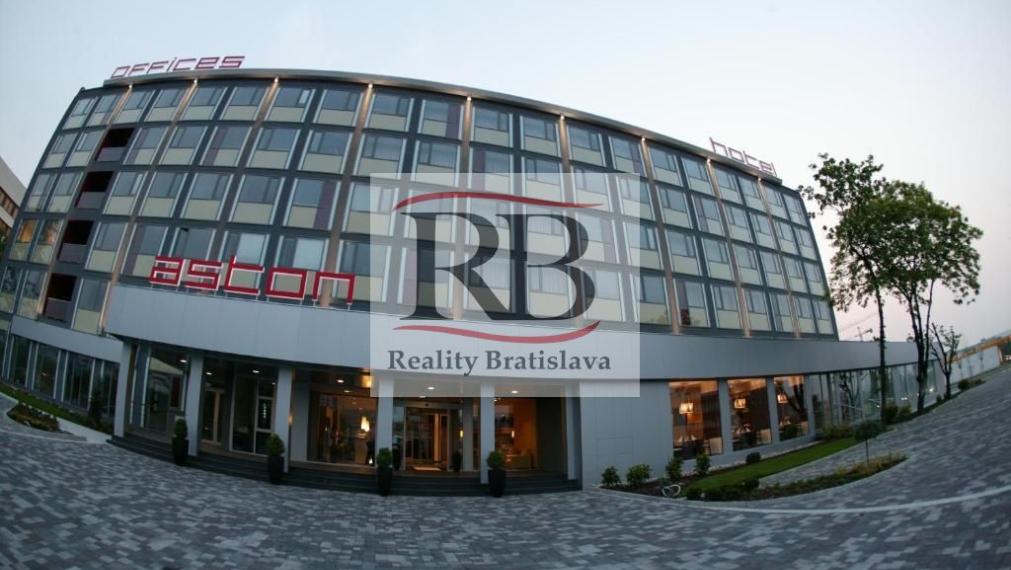 Kancelársky celok so sociálnym zázemím a parkovaním v Business Hoteli Aston, 54m2