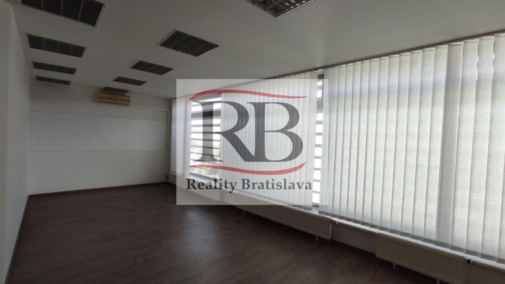 Kancelárie v blízkosti Hlavnej vlakovej stanice, Karpatská, BAI