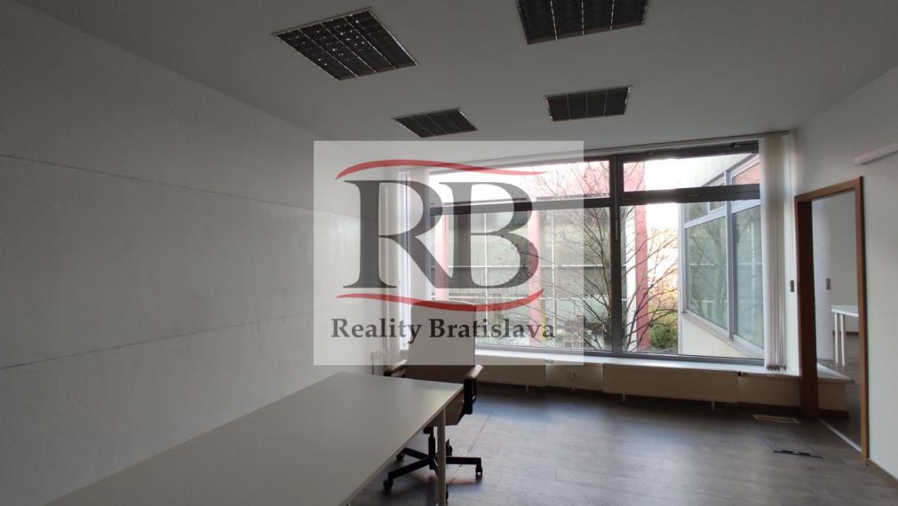 Kancelárie v blízkosti Hlavnej vlakovej stanice, Karpatská, BAI