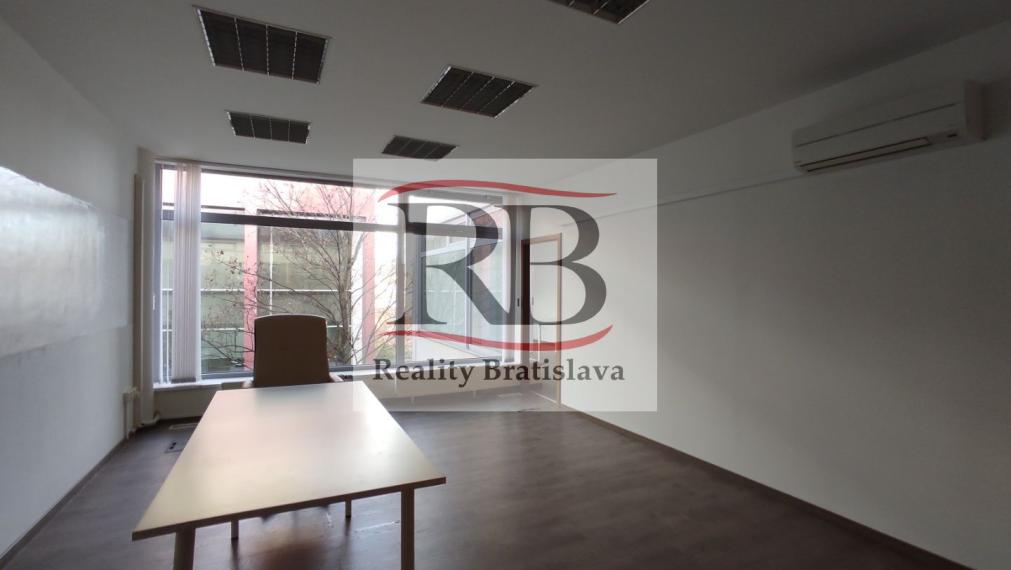 Kancelárie v blízkosti Hlavnej vlakovej stanice, Karpatská, BAI