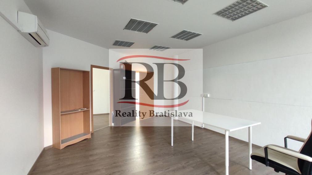 Kancelárie v blízkosti Hlavnej vlakovej stanice, Karpatská, BAI