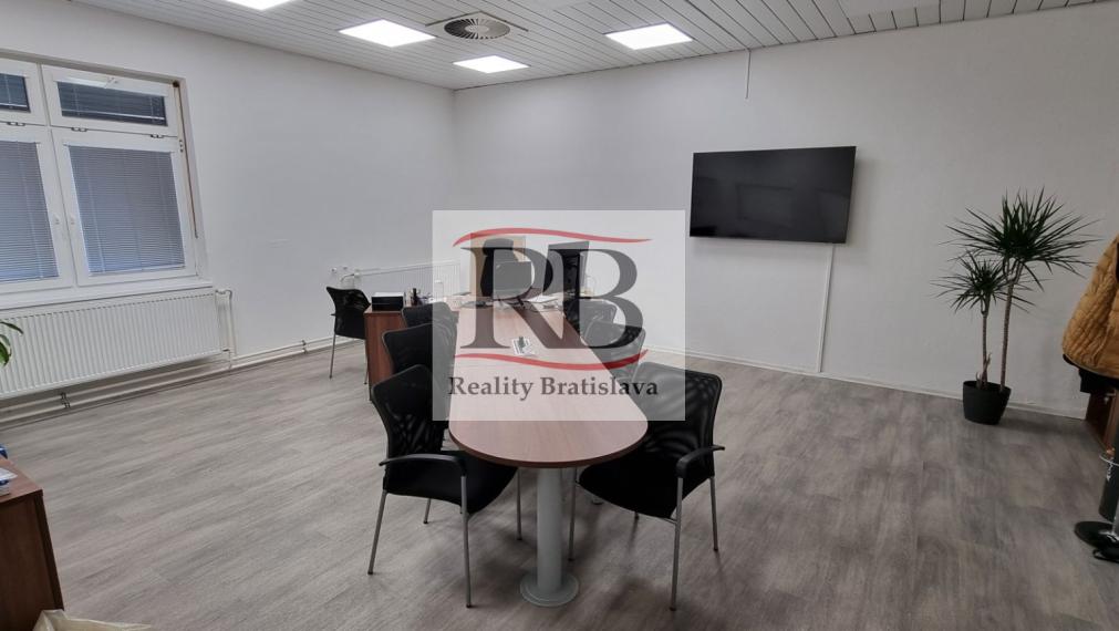 Prenájom objektu - výrobné haly 4787,4 m2 Hodonín