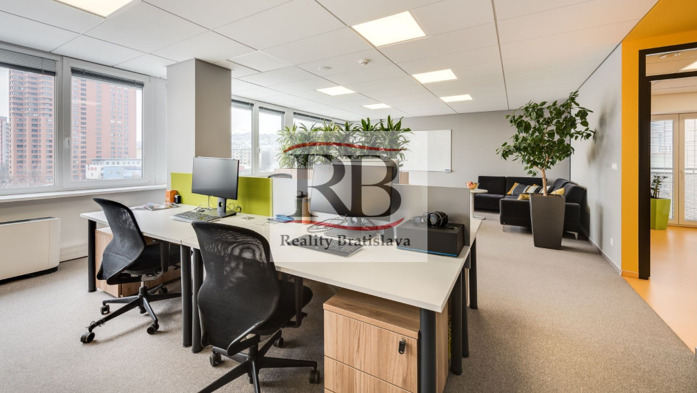 Reprezentatívny priestor 90m2 s parkovaním v Office Centre Jarošova, BAIII