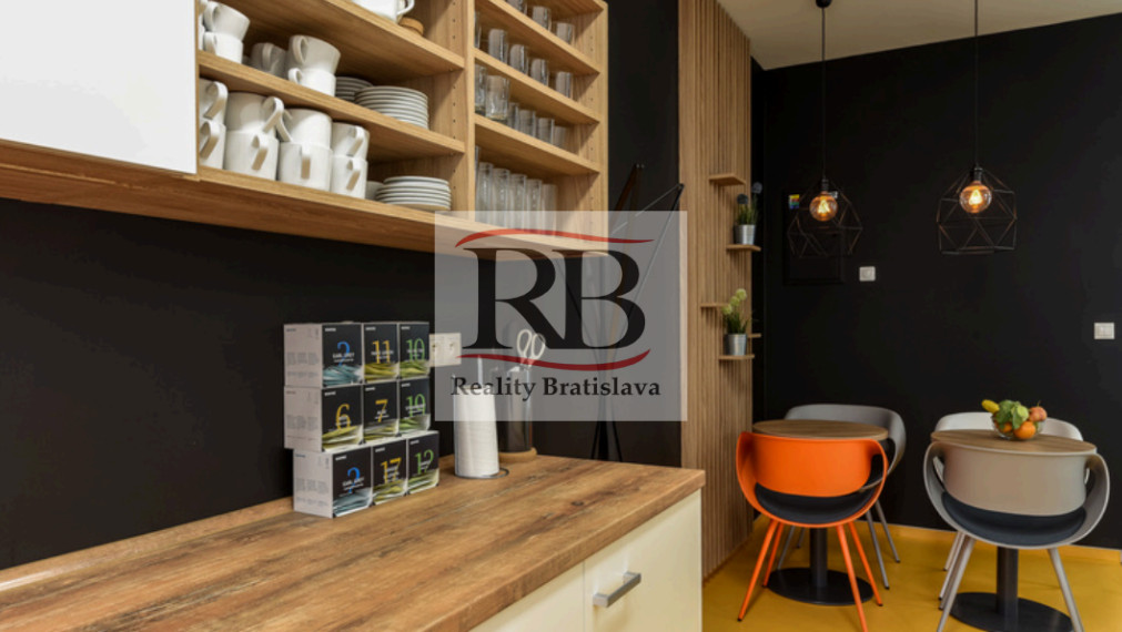 Reprezentatívny priestor s kuchynkou a parkovaním, 134m2 v Office Centre Jarošova, BAIII