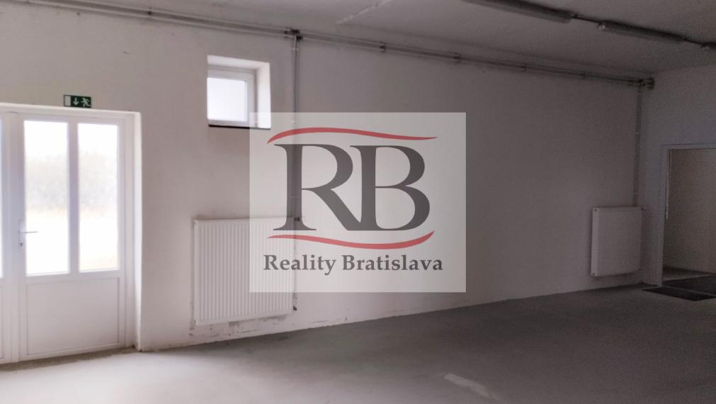 Samostatný oplotený objekt 2100 m2 Devínska Nová Ves