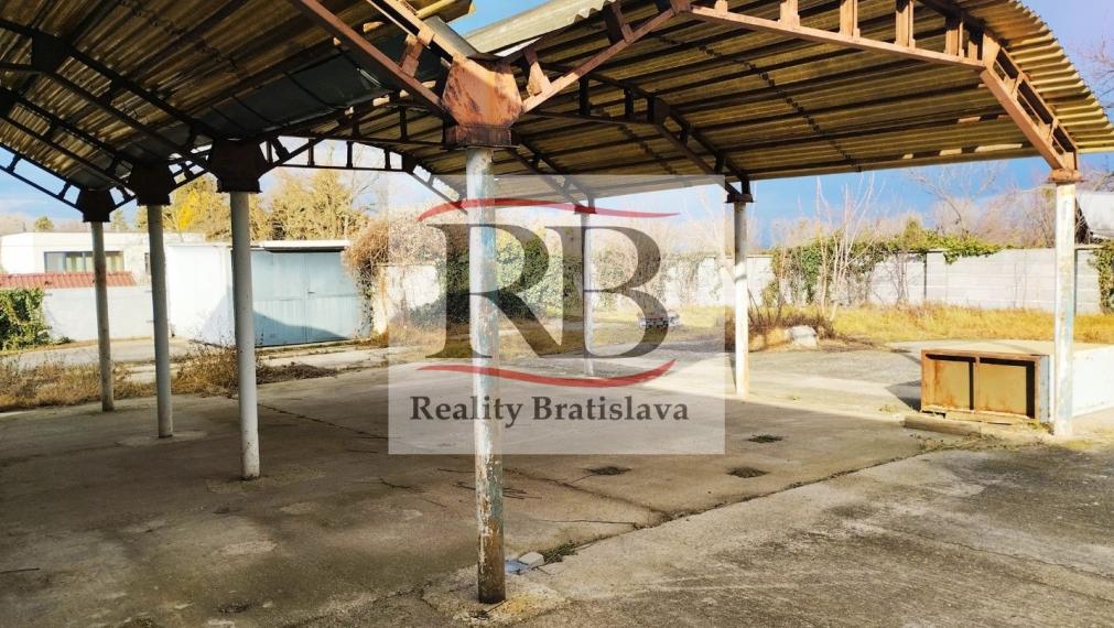 Samostatný oplotený objekt 2100 m2 Devínska Nová Ves