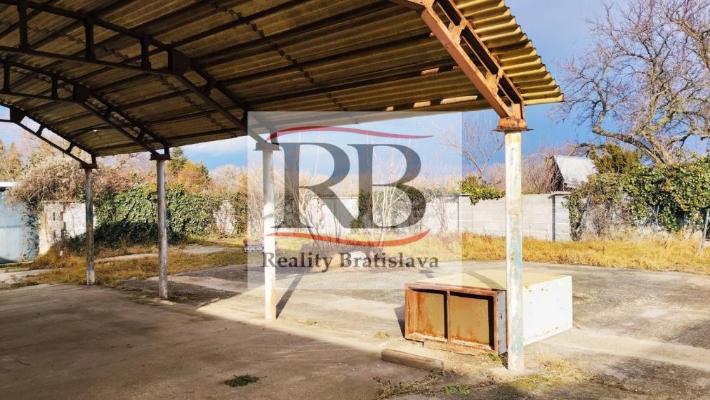 Samostatný oplotený objekt 2100 m2 Devínska Nová Ves