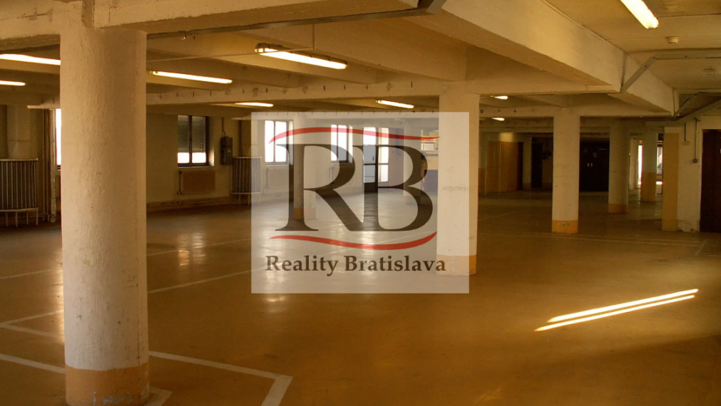 Prenájom skladovej a výrobnej  haly 2771 m2 Hodonín