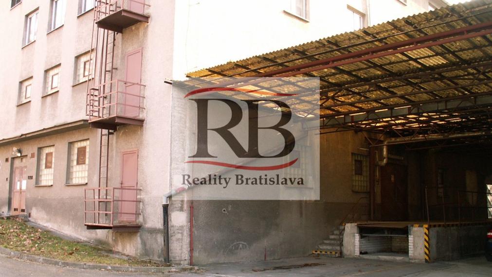 Prenájom skladovej a výrobnej  haly 2771 m2 Holíč