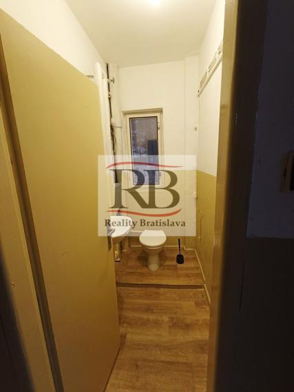 Výrobno-skladový priestor 587 m2 na prenájom