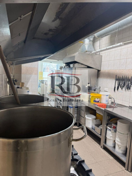 Polyfunkčná budova na predaj Bratislava 3, Staviteľská ulica