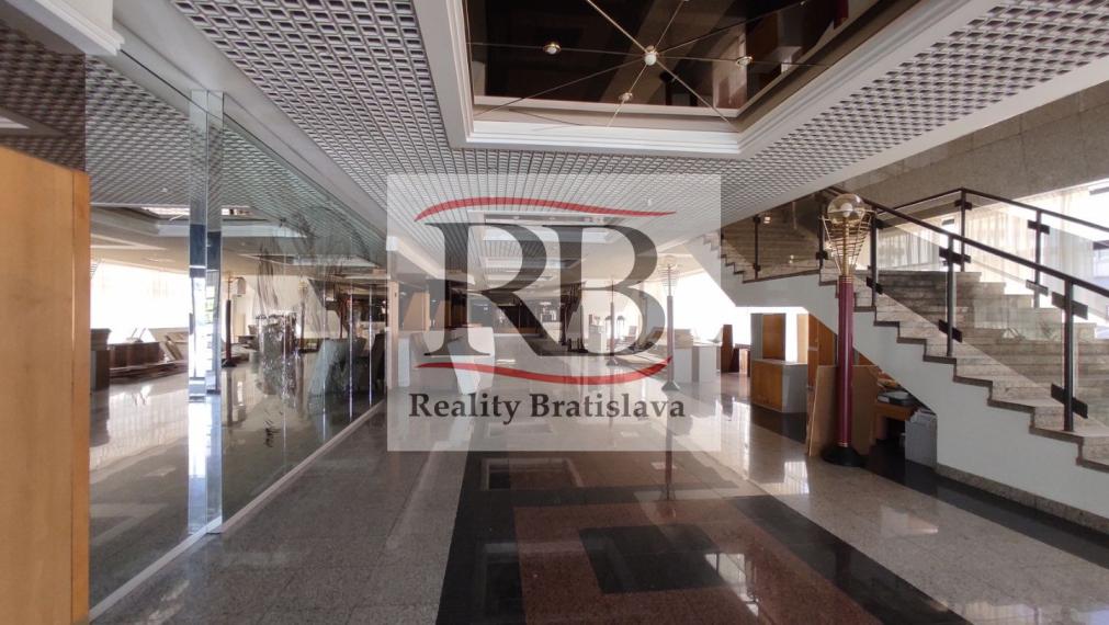 Kongresová sála, lobby, kuchyňa, jedáleň a príslušenstvo na prenájom, Holiday Inn-Bratislava 2, 3.000m2