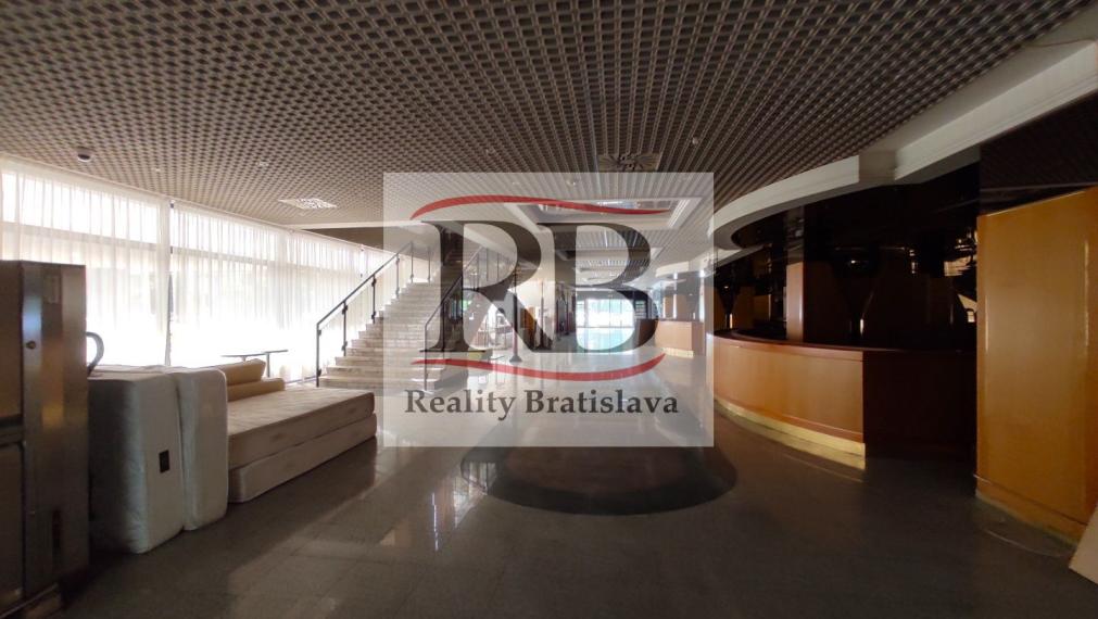 Kongresová sála, lobby, kuchyňa, jedáleň a príslušenstvo na prenájom, Holiday Inn-Bratislava 2, 3.000m2