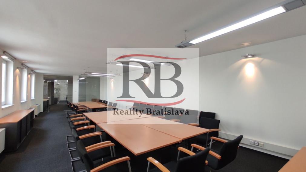 Kancelársky celok v reprezentatívnom historickom objekte v centre, 145 m2