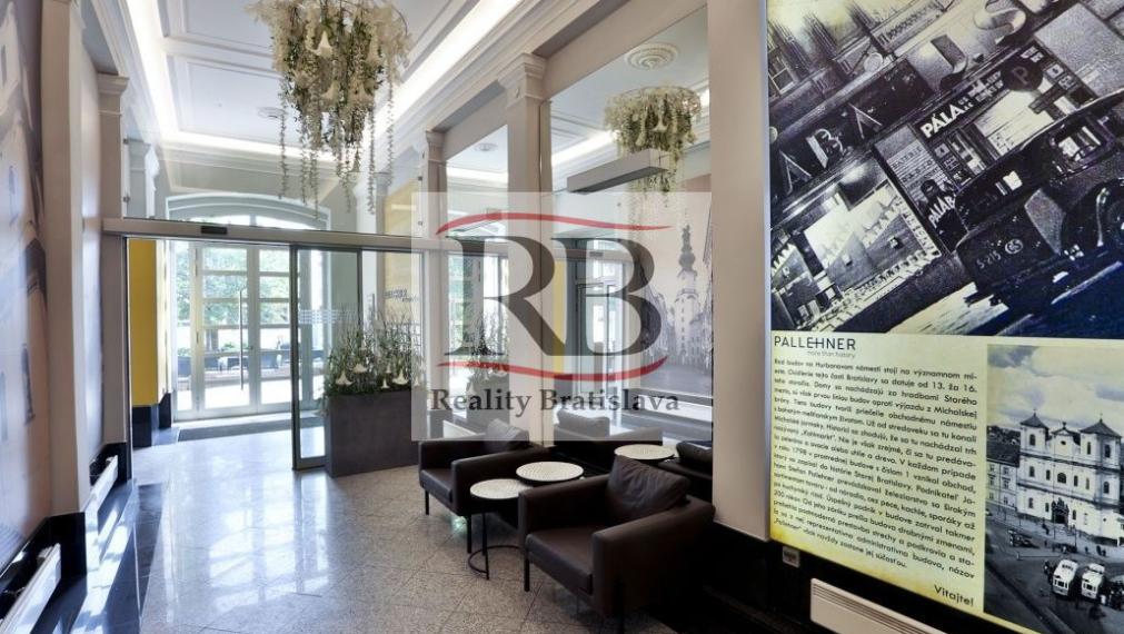 Kancelársky celok v reprezentatívnom historickom objekte v centre, 145 m2