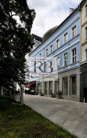 Svetlá 2-kancelária s kuchynkou v reprezentatívnom historickom objekte v centre, 70,80 m2