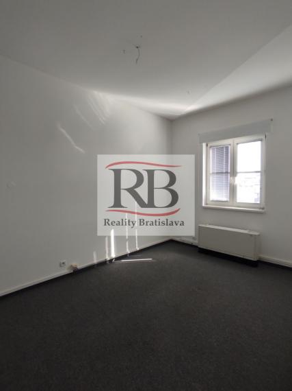 Kancelársky celok v reprezentatívnom historickom objekte v centre, 193,8 m2