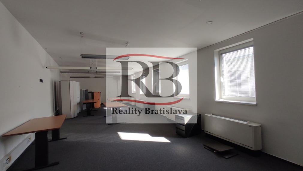 Kancelársky celok v reprezentatívnom historickom objekte v centre, 193,8 m2