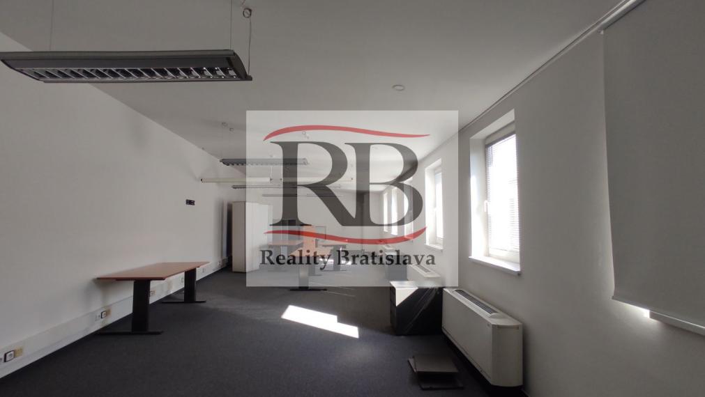 Kancelársky celok v reprezentatívnom historickom objekte v centre, 193,8 m2