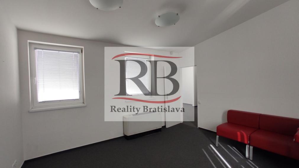 Kancelársky celok v reprezentatívnom historickom objekte v centre, 193,8 m2