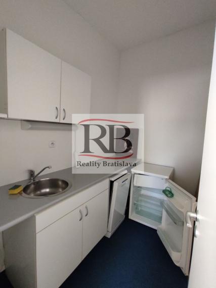 Kancelársky celok v reprezentatívnom historickom objekte v centre, 193,8 m2