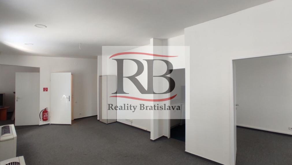 Kancelársky celok v reprezentatívnom historickom objekte v centre, 125 m2