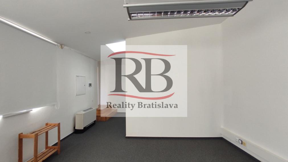 Kancelársky celok v reprezentatívnom historickom objekte v centre, 125 m2