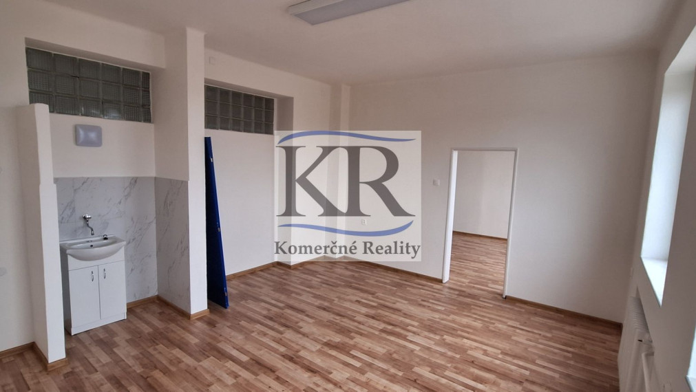 Dvoj kancelária s umývadlom na prenájom, ulica Zoltána Kodalya, 39,06m2, Galanta, 394,-EUR bez DPH vrátane energií
