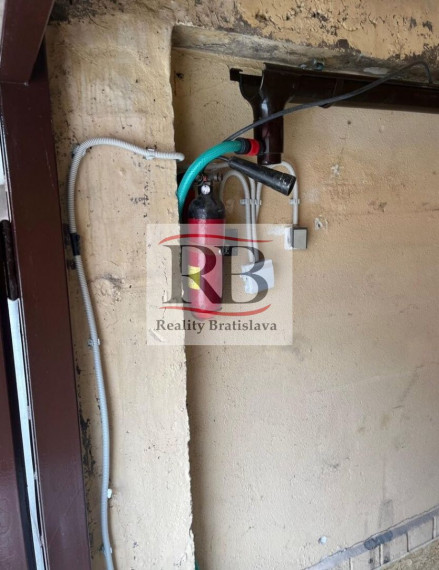 Garáž 13m2 na Bebravskej ulici BA II PREDAJ