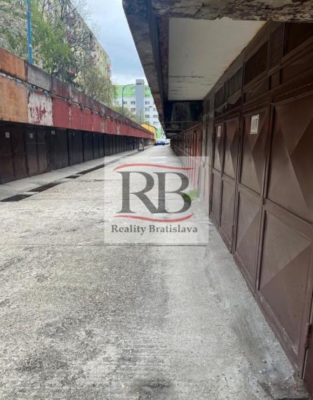 Garáž 13m2 na Bebravskej ulici BA II PREDAJ