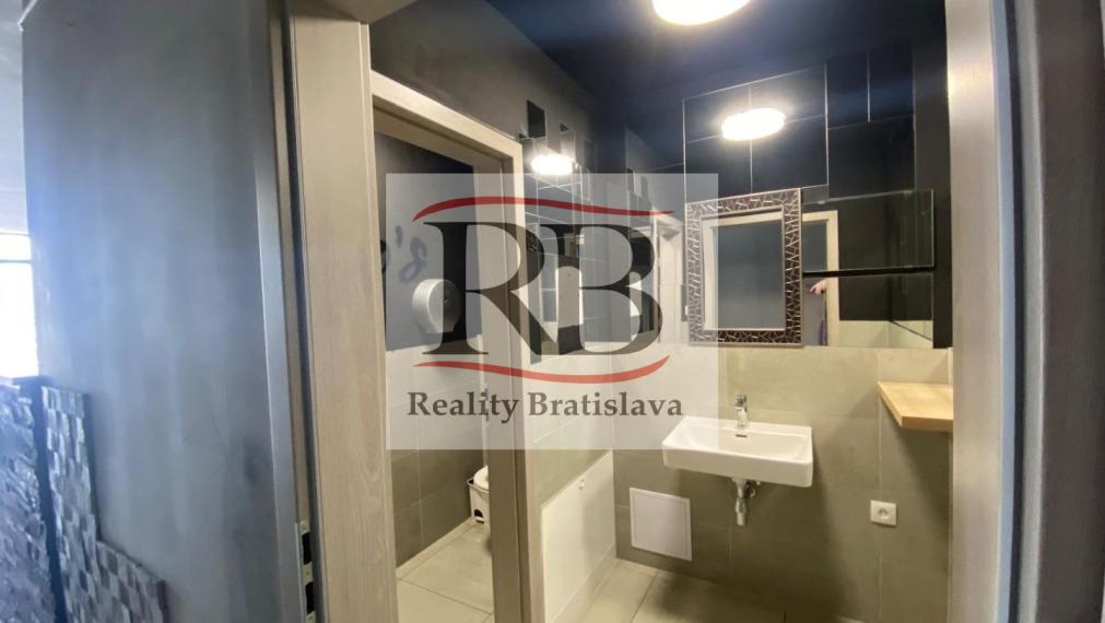 Novostavba obchodného priestoru 119,1 m2  v Petržalke na prenájom