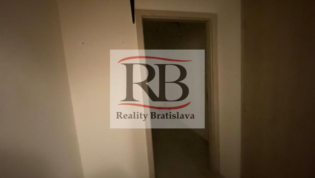 Novostavba obchodného priestoru 119,1 m2  v Petržalke na prenájom