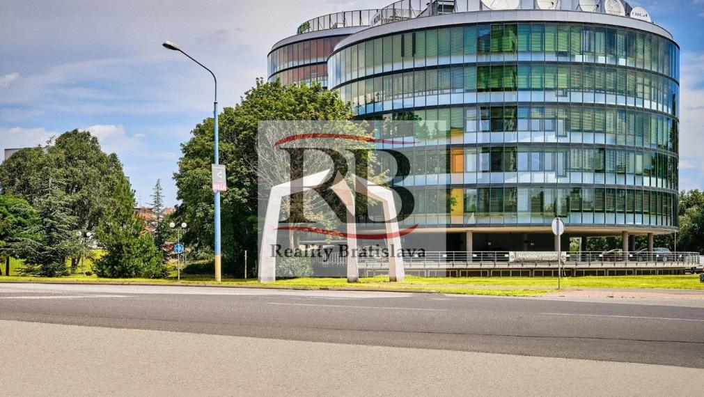 Administratívne priestory vysokého štandardu v tesnej blízkosti ŽST Petržalka