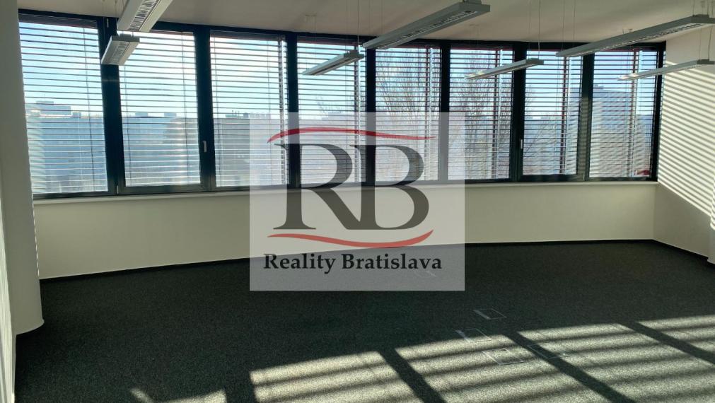 Administratívne priestory vysokého štandardu v tesnej blízkosti ŽST Petržalka