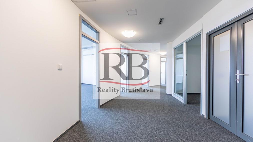 Administratívne priestory vysokého štandardu v tesnej blízkosti ŽST Petržalka