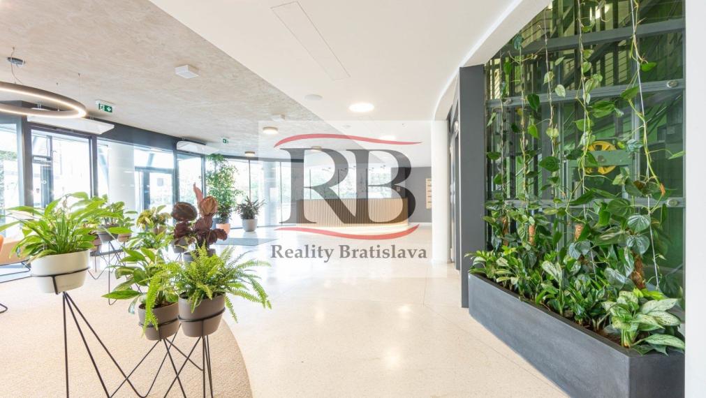 Administratívne priestory vysokého štandardu v tesnej blízkosti ŽST Petržalka