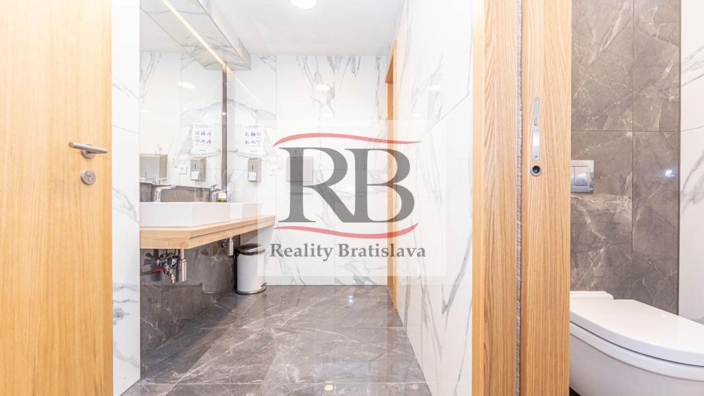 Administratívne priestory vysokého štandardu v tesnej blízkosti ŽST Petržalka