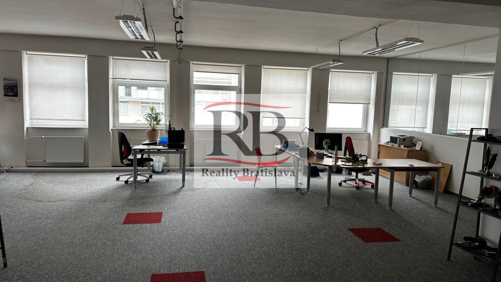 Celok kancelárií v blízkosti Klientskeho centra, Trnavská cesta, 310m2