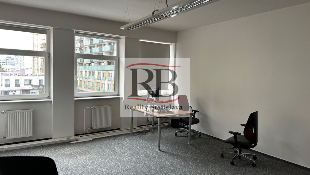 Celok kancelárií v blízkosti Klientskeho centra, Trnavská cesta, 310m2