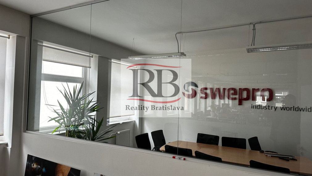 Celok kancelárií v blízkosti Klientskeho centra, Trnavská cesta, 310m2