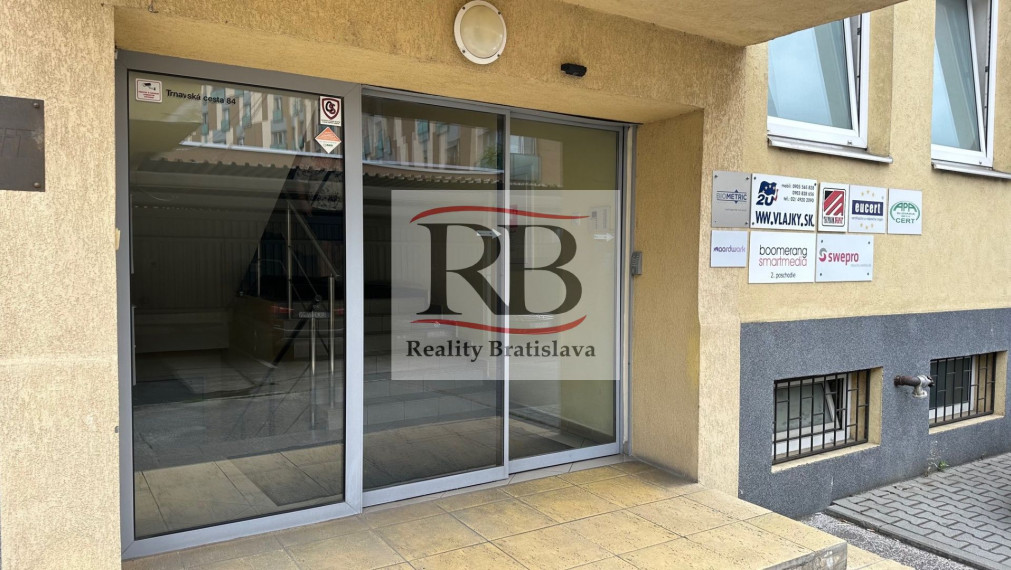 Celok kancelárií v blízkosti Klientskeho centra, Trnavská cesta, 310m2